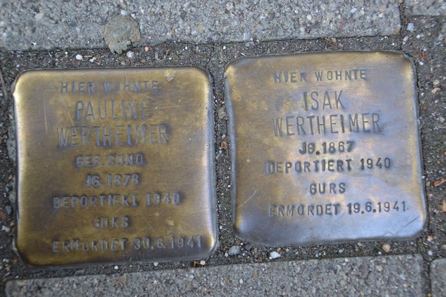 Geschichte vor Ort:  In der Melanchthonstraße 70 liegen die Stolpersteine von Isak und Pauline Wertheimer,