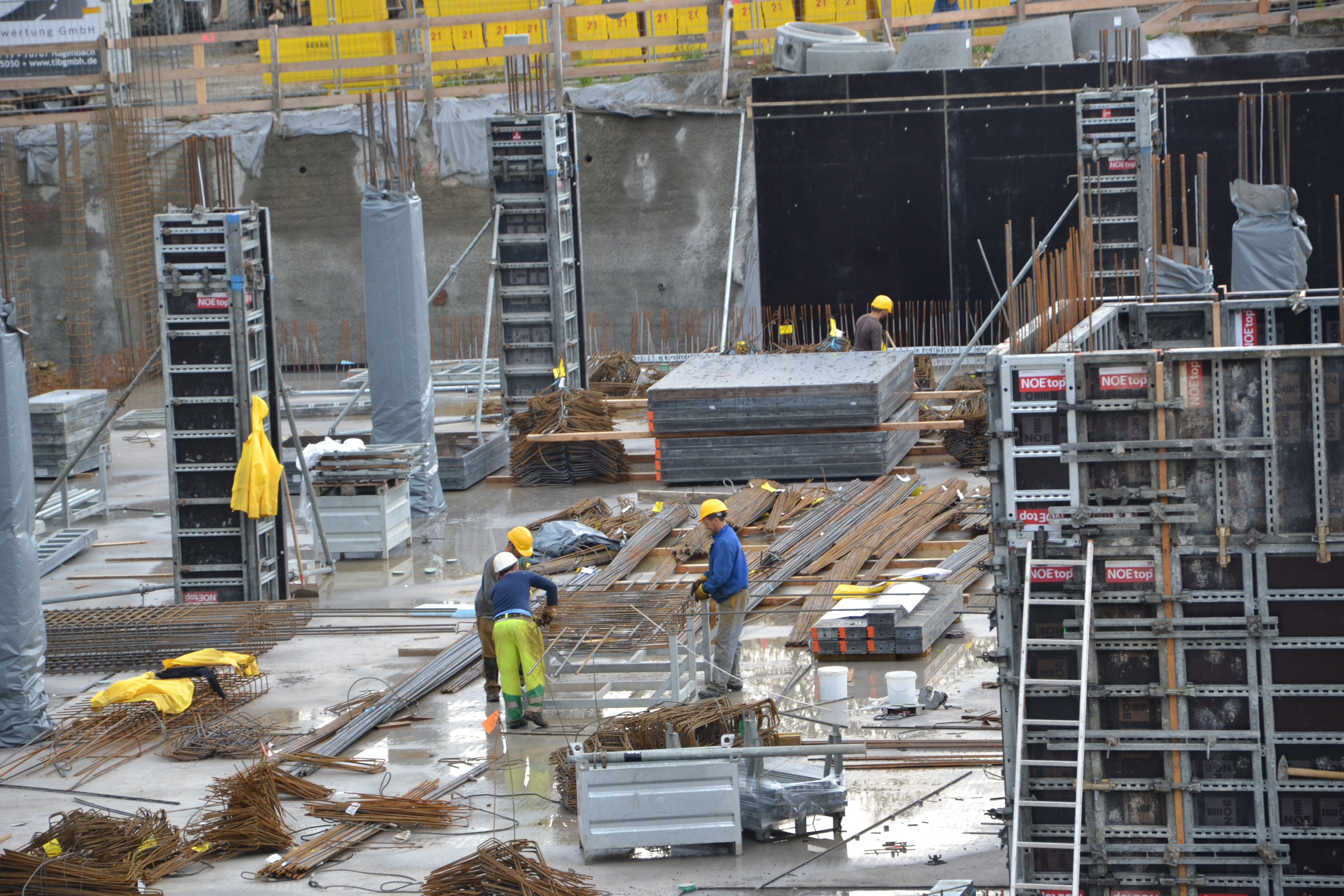 Die Klinik-Baustelle am Rechberg schreitet voran. Im Juni 2018 soll der Neubau fertig sein.