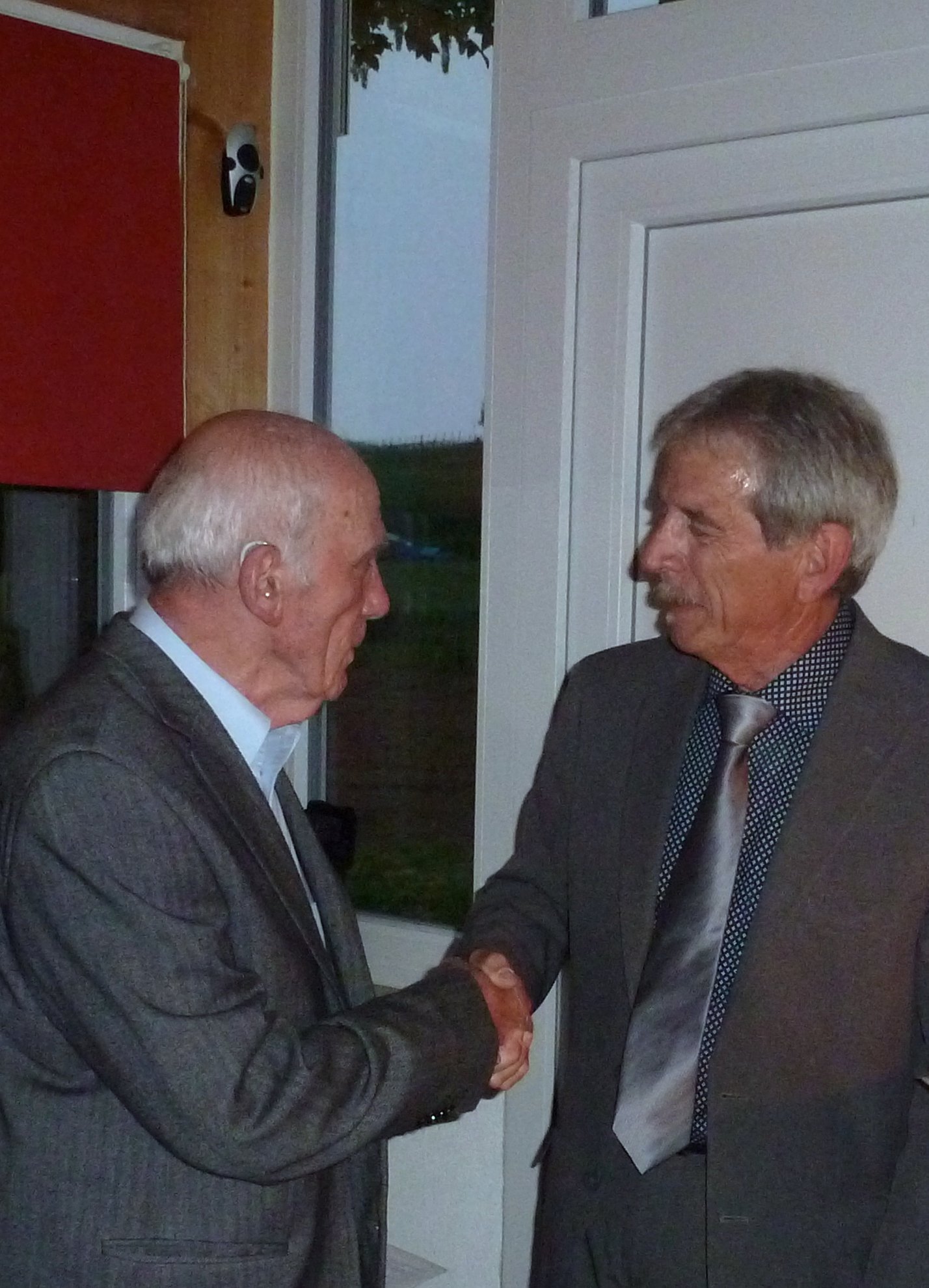 Ernst Willy (links) wurde für 60 Jahre Mitgliedschaft in der CDU geehrt.