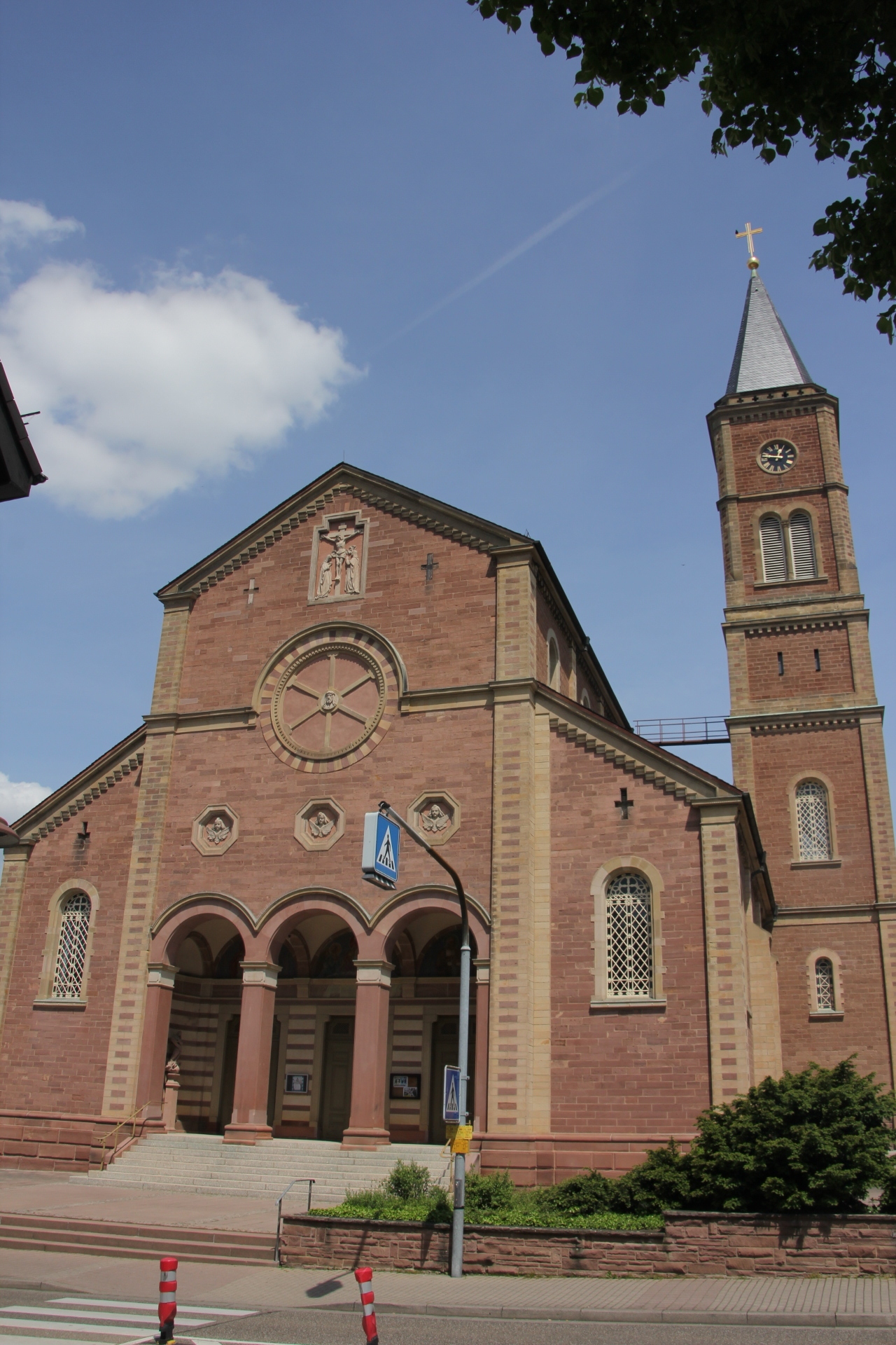 Die Cosmas-und-Damian-Kirche in Untergrombach wurde aufwändig restauriert.