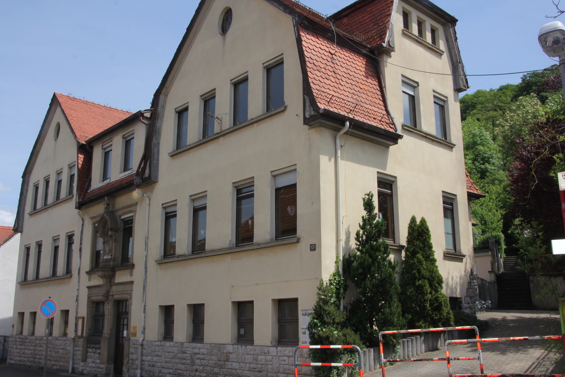 Das Sankt Elisabeth-Haus hat schon als Näh- und Kochschule, Krankenstation sowie als Volksbad gedient.
