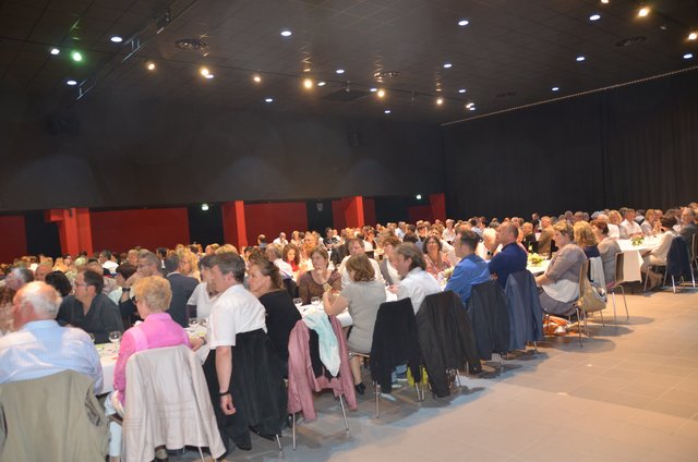 Der Galaabend mit buntem Programm und feinem Essen fand in der nahen Kleinstadt Rethel statt. | Foto: Manon Gambier