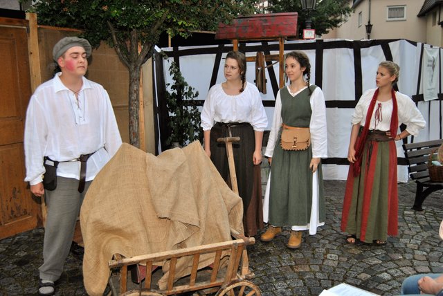 Für ihre schauspielerische Leistung bekamen die jungen Mimen jede Menge Applaus. | Foto: Haller