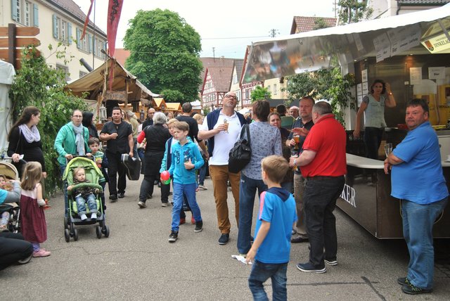 Viel Betrieb herrschte am Samstagabend in der historischen Marktstraße. | Foto: Haller
