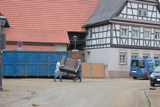 Vieles ist zerstört worden durch das Wasser.