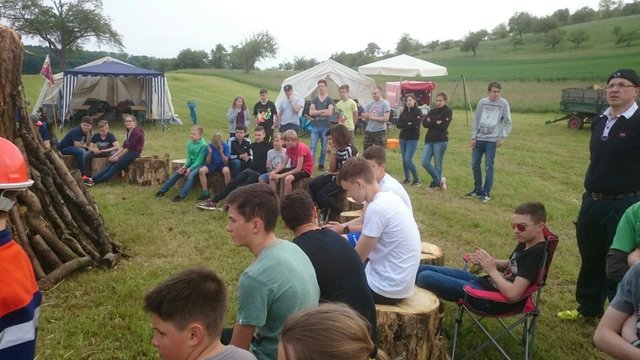 Eröffnung des Legerlebens mit einem Lagerfeuer