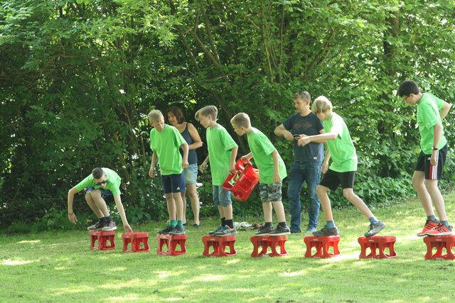 Geschicklichkeitsspiele bei der Dorf-Rally