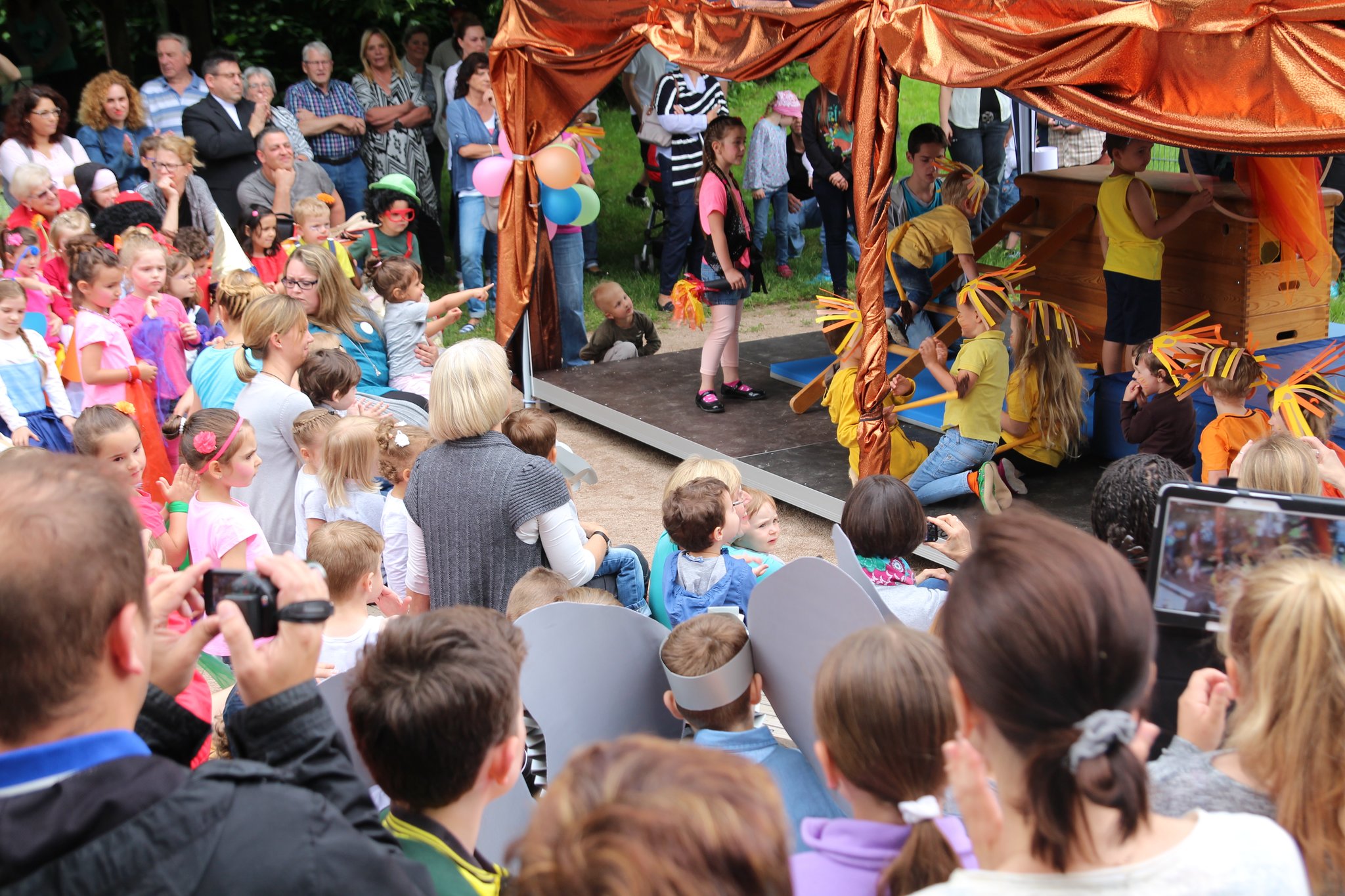 Viele Besucher beim Tag der offenen Tür im Kindergarten St. Stephanus