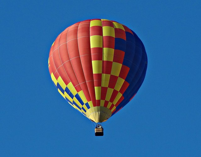 Luftverkehr über Sternenfels