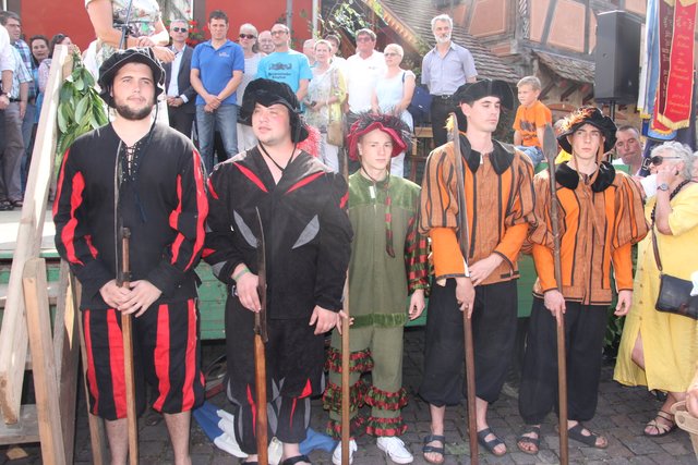 Die Historie wird auch beim Burgfest in Untergrombach ernst genommen. | Foto: Klaus Kehrwecker