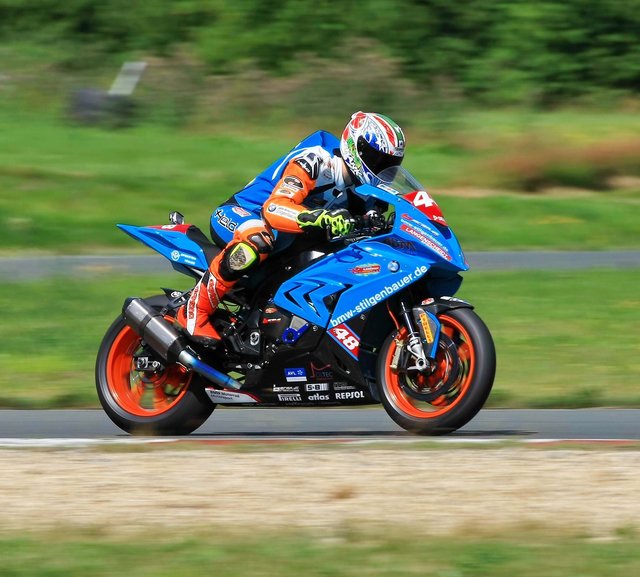 Dominik Vincon fährt als BMW-Privatfahrer. | Foto: Maik Mennicke