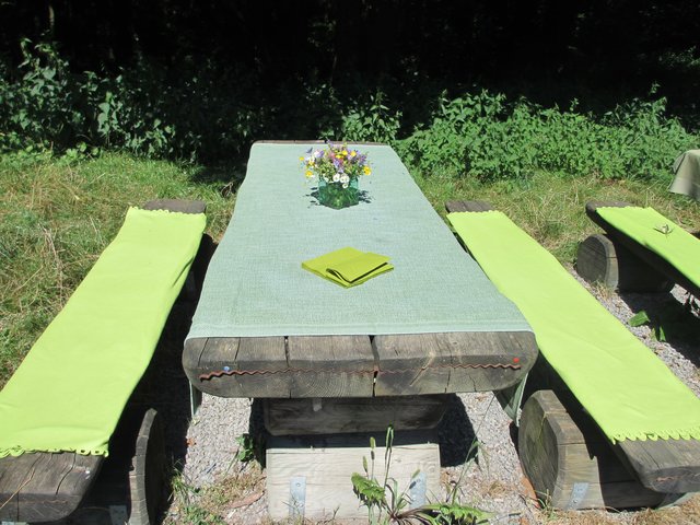 Schön gedeckt für den Imbiss danach.