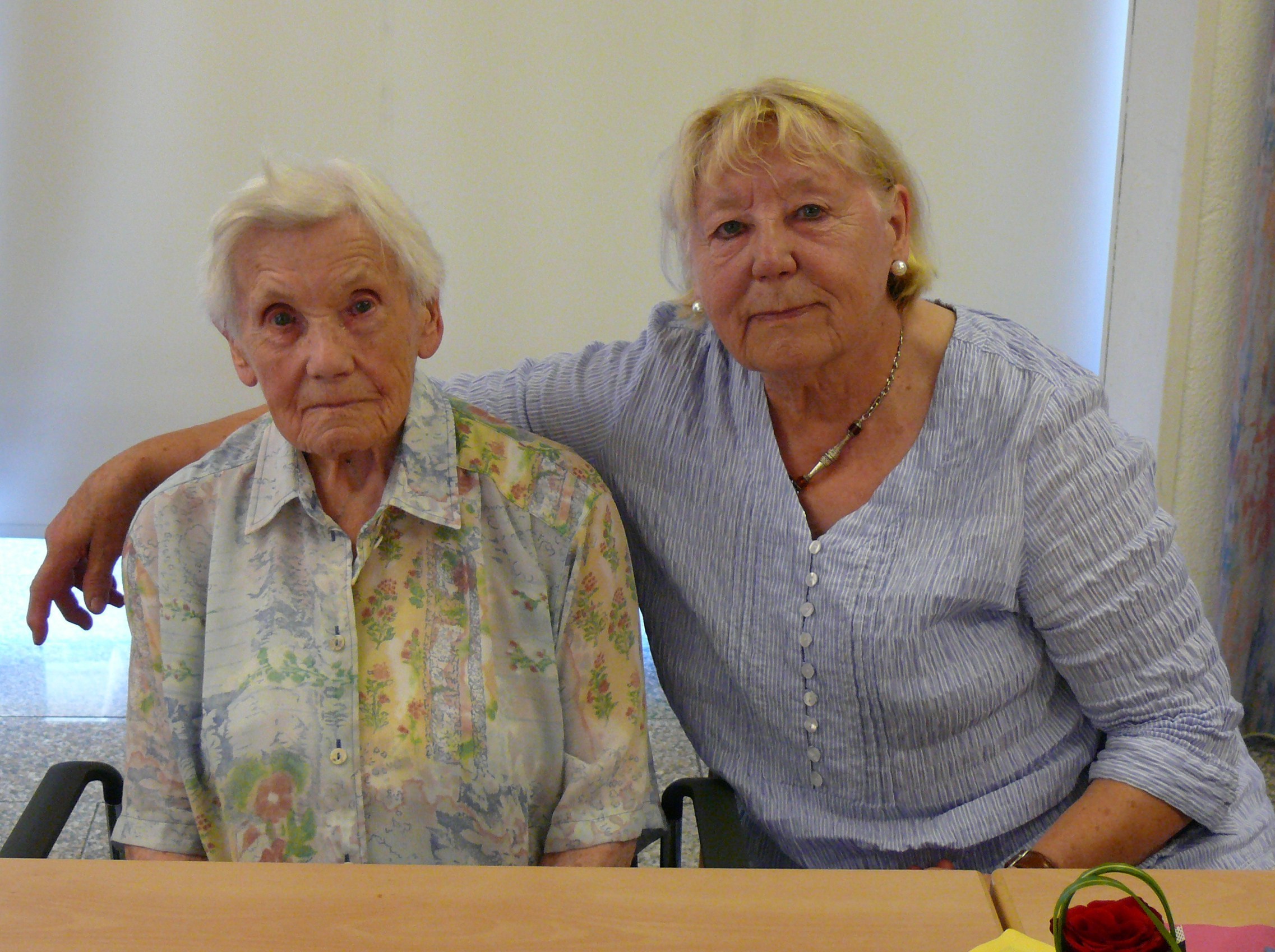 Herta Böhme (rechts) feierte ihren 85. Geburtstag, mit ihrer 103-jährigen Mutter Frieda Hölzle.