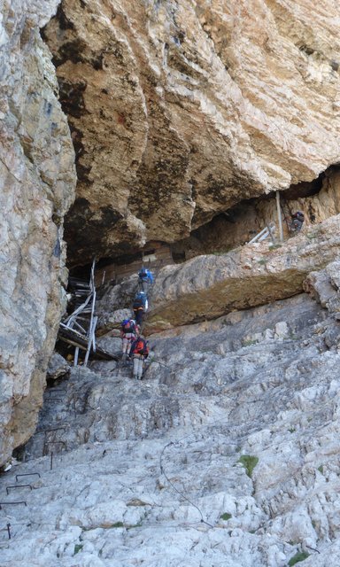 Einstiegswand mit Podest zum Stolleneingang "Galleria del Castelletto" | Foto: N. Müller
