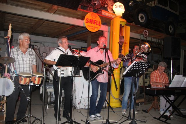 Die "Gumpen-Stadl-Band" (Foto: kk).