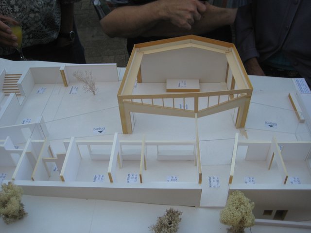 Um den Saal gruppieren sich die Nebenräume.