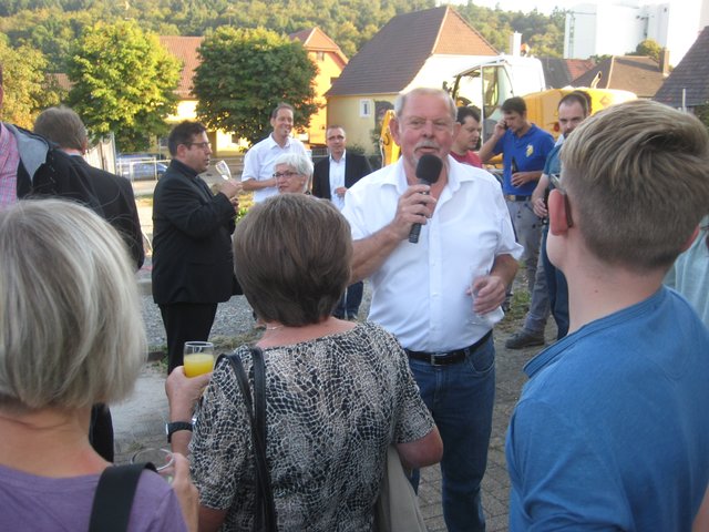 Orstvorsteher Rolf Wittmann bedankte sich bei allen, die das Projekt unterstützen.