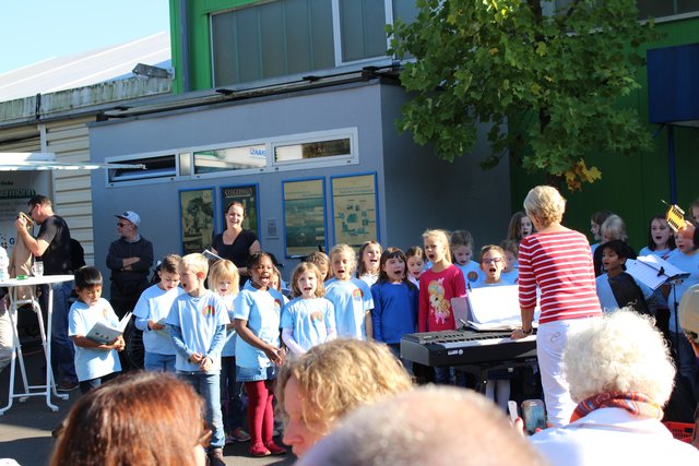 Der Chor der Johannes-Schoch-Schule sang Herbstlieder.