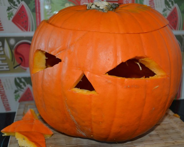 Ich habe mich für eine klassische Nase und leicht abgerundete Augen entschieden.