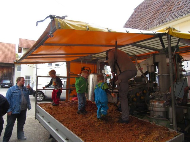 Apfelsaftpressen beim OGV Wössingen. | Foto: OGV Wössingen