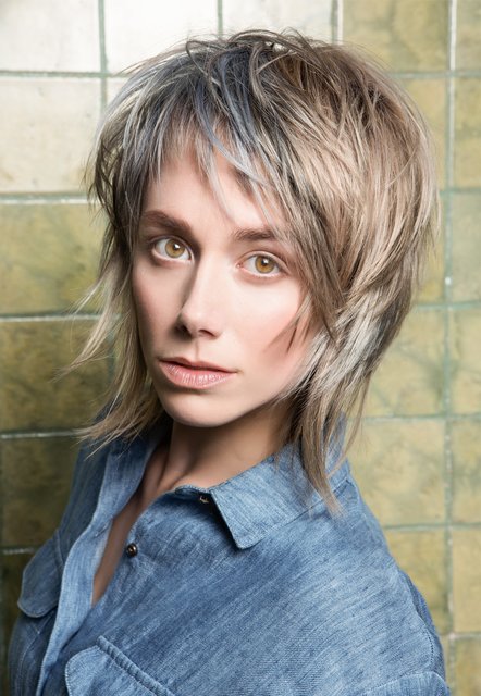 Clavy-Cut: Sehenswerten Akzent bildet der Pony mit starken Längenunterschieden und fransigen, kleinen Dreiecks-Schnitten. | Foto: Zentralverband des Deutschen Friseurhandwerks