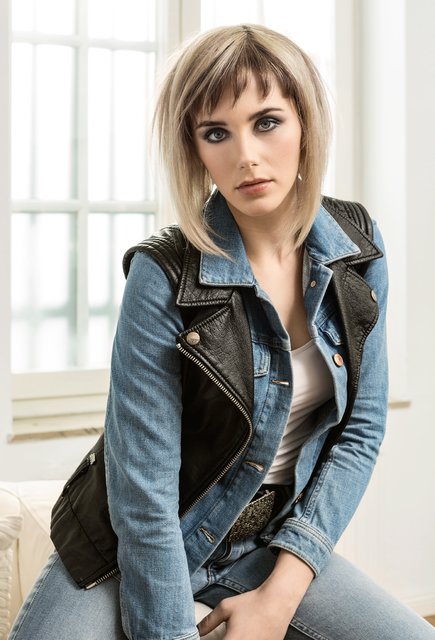 Lässig und cool: Der extrem durchgestufte, strukturierte Bob erfüllt alle Anforderungen eines trendigen Undone-Looks. | Foto: Copyright: Zentralverband des Deutschen Friseurhandwerks