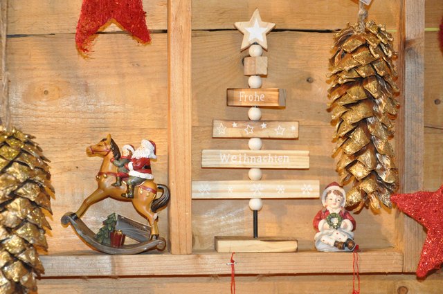 Nostalgische Weihnacht: Figuren aus alter Zeit erfreuen sich neuer Beliebtheit. Foto: ch