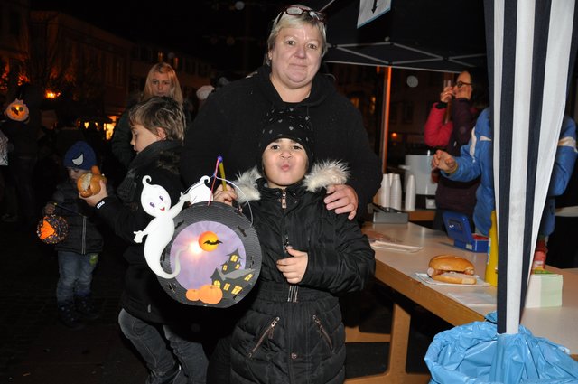 Huhuuuu: Auf dieser Laterne schlägt die Geisterstunde.