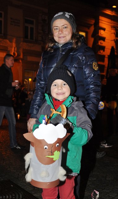 Schäfchen-Laterne: Zur Stärkung gab´s für den Laternenträger eine Brezel.
