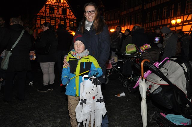 Laternengespenst: Moritz Bender und seine Mutter Nina haben Sinn für Gruseliges.