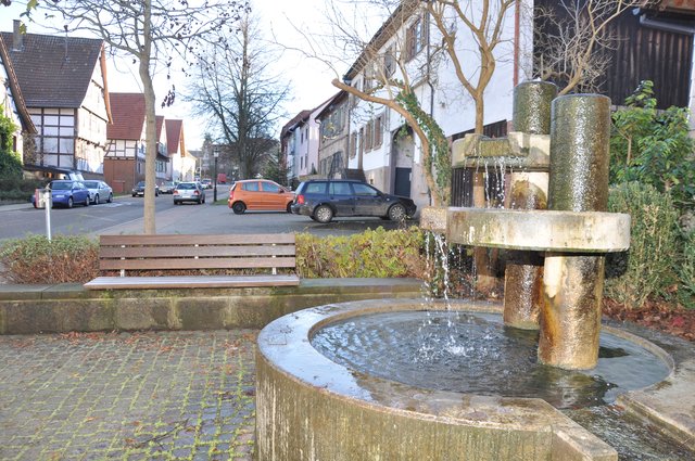 Neulingen-Göbrichen: Brunnen in der Ortsmitte. Foto: ch