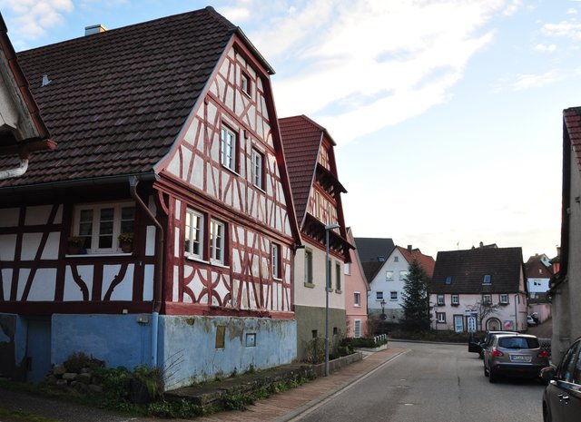 Neulingen-Göbrichen: Fachwerkhäuser in der Ortsmitte. Foto: ch