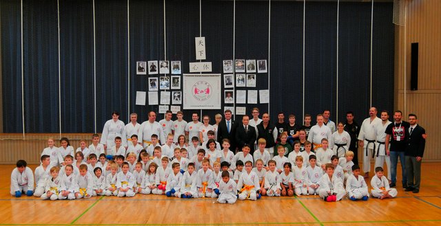 Die Teilnehmer des Benefiz-Lehrgangs der Karate Akademie Kanzen.