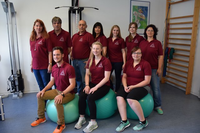 Seit kurzem ist Inhaberin Anita Hooijer zusätzlich als Heilpraktikerin in der Physiotherapie zugelassen und somit befähigt, eigenständig ohne ärztliche Verordnung Diagnosen zu stellen und auf privater Basis zu behandeln. Nach wie vor gehören die manuelle Lymphdrainage auf Klinikniveau, Ergotherapie, manuelle Therapie, Atlastherapie, Kiefergelenktherapie und in der Neurologie spezielle Behandlungsmethoden aus dem Konzept von Bobath für neurologische Patienten, zu den Spezialgebieten der Praxis Hooijer. | Foto: Praxis Hooijer