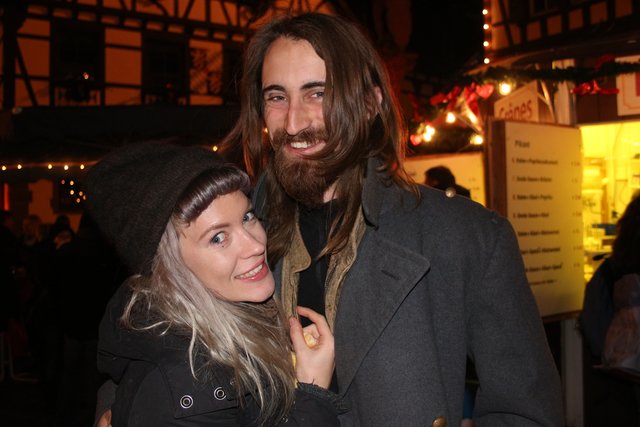 Lucilles Lehr und Grant Moxom: "Wir kommen beide aus Australien und sind schon seit fünf Jahren zusammen. Wir haben uns das erste Mal auf einer Geburtstagsparty gesehen, auf der sich alle als Feen verkleiden mussten."