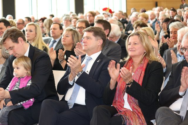 Brettens Oberbürgermeister Martin Wolff (Mitte) besuchte den Neujahrsempfang mit seiner Frau.
