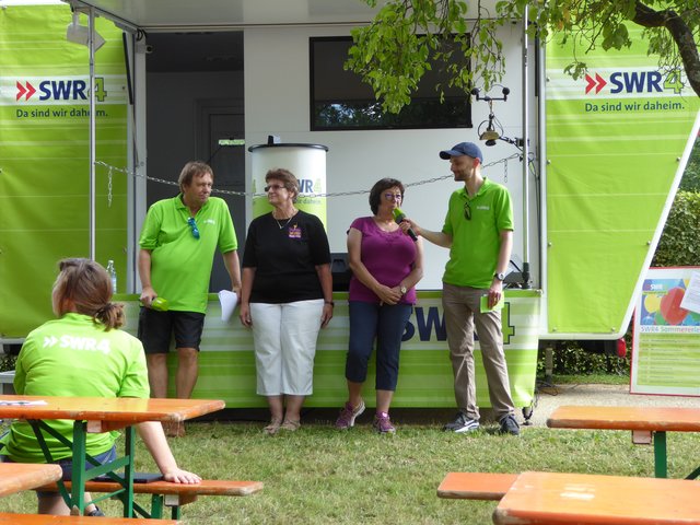 Beate Tretter (links) und Ute Thumm (rechts) sind begehrte Gesprächspartner.
