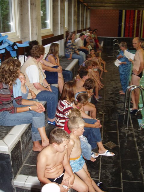 Der Bürgerverein bietet günstige Schwimmkurse im Diedelsheimer Hallenbad. (Foto von 2005)
