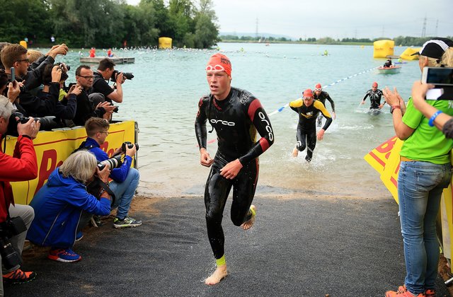 Das Rennen erfreut sich international großer Beliebtheit. Hier sieht man den Belgier Pieter Heemeryck aus dem Wasser kommen. | Foto: Ben Hoskins/Getty Images for Ironman