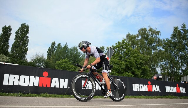 Die Radstrecke über die Hügel des Kraichgaus ist idyllisch gelegen, fordert von den Athlten aber einiges. | Foto: Ben Hoskins/Getty Images for Ironman