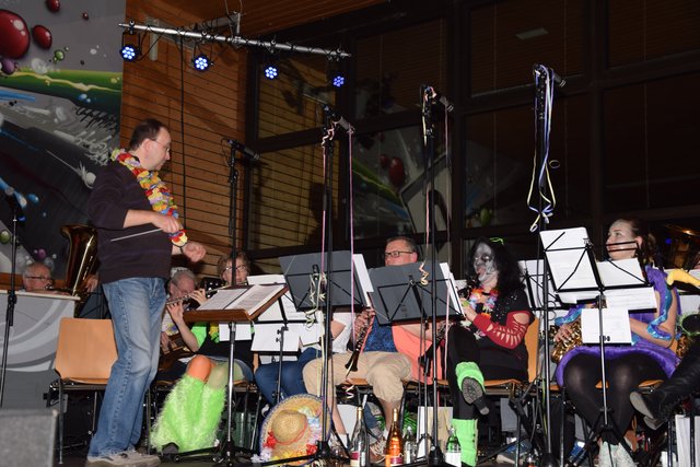 Fangt ihr jetzt an zu spielen - oder soll ich nachhelfen?