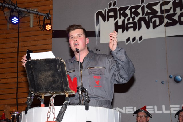 Facebook, Whatsapp oder Twitter, da reg ich mich uff, dass ich scho zitter ...