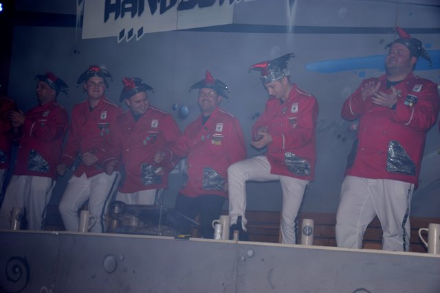 Was sich hinter der Wand aus künstlichem Nebel wirklich abspielt.