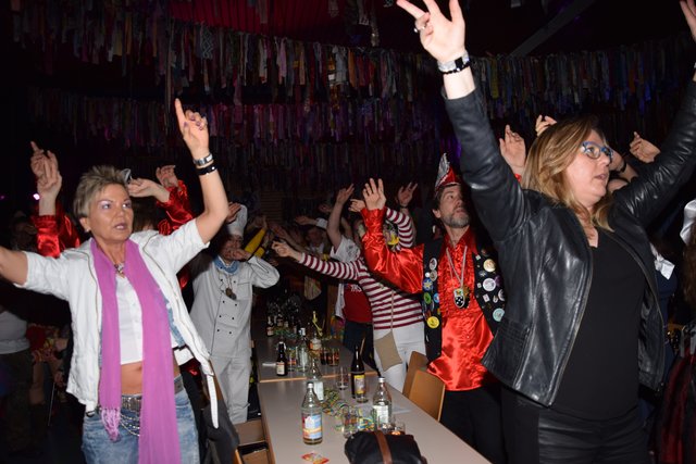 "Die Arme in die Luft ..."