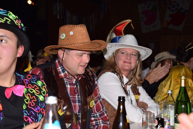 Meine Güte, wenn wir so unsere Gemeinderatssitzungen beginnen würden, wären wir in drei Wochen nicht fertig ...