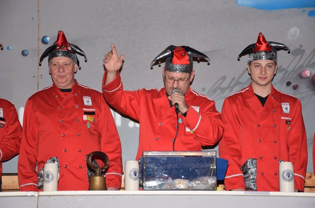 Narren aufgepasst: Ich ruf es heraus aus voller Brust,  dann macht mir das Lust ...