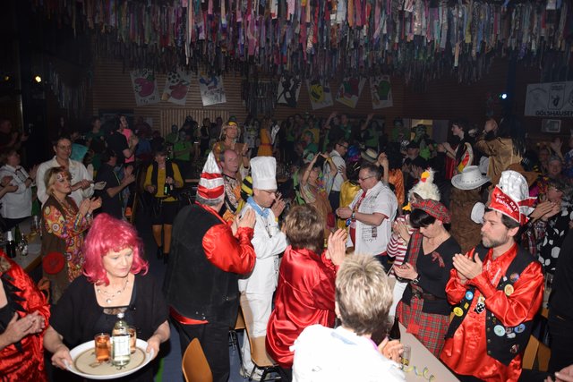 "Alle mitklatschen, auf geht´s!"