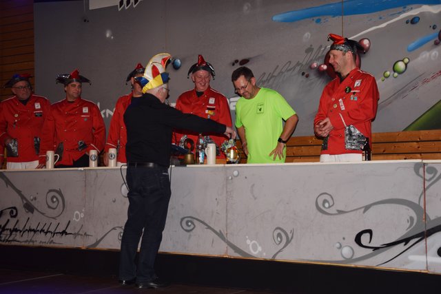 ... das er dem Präsi verehrt.