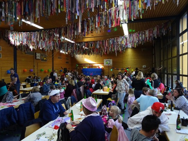 Von Matrosen über Piraten ... – auch die Erwachsenen waren verkleidet