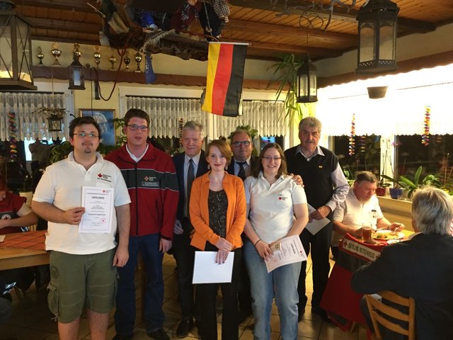 Ehrung von Gondelsheimer DRK-Mitgliedern: (von links) Michael Schlegel, Jörg Klebsattel, Jörg Biermann, Francesca Lorenzi, Claus Steinbach, Frieda Austen und Josef Dorscher. | Foto: DRK Gondelsheim